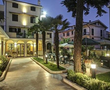 Hotel Ester Safer Pineto Esterno foto