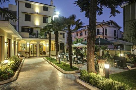 Hotel Ester Safer Pineto Esterno foto